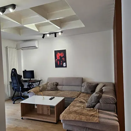 Jurija Gagarina 199 Apartment *
